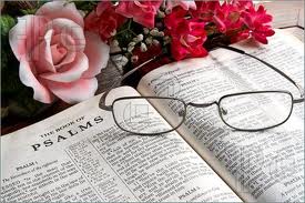 bibel och glasögon